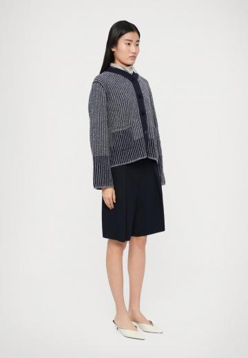 Вязаная кофта