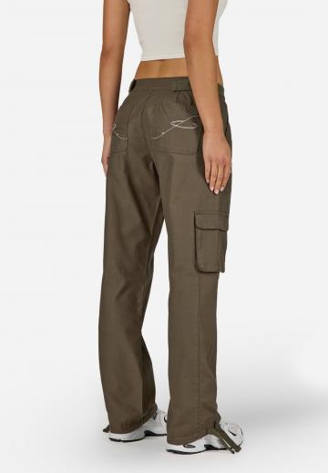 Брюки с накладными карманами