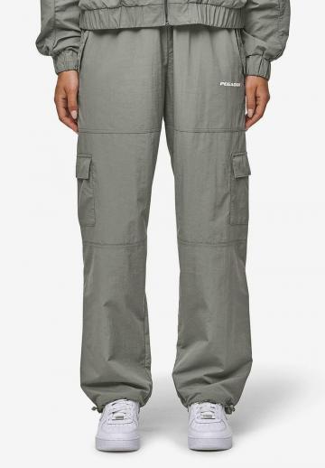 Брюки с накладными карманами