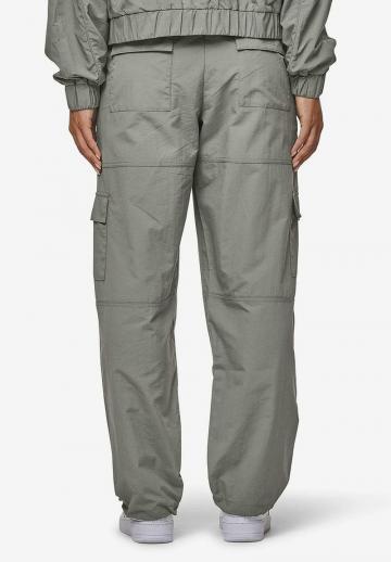 Брюки с накладными карманами