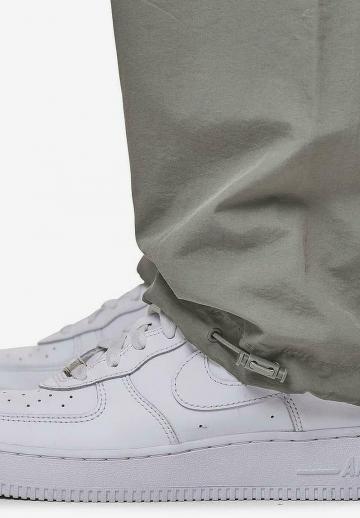 Брюки с накладными карманами