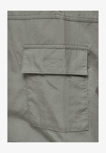 Брюки с накладными карманами