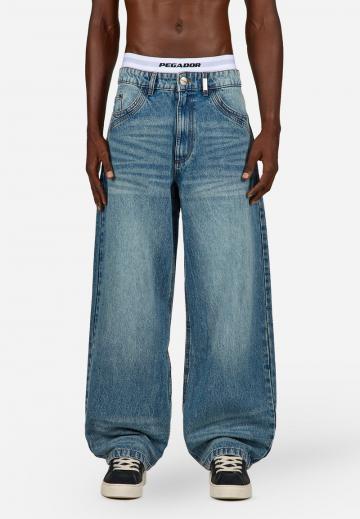 Прямые джинсы