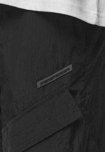 Брюки с накладными карманами