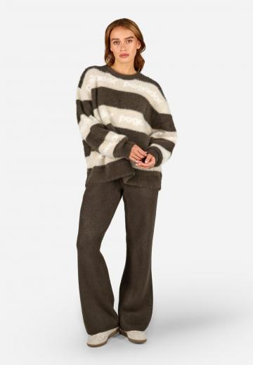 Пуловер в полоску