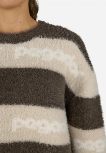 Пуловер в полоску