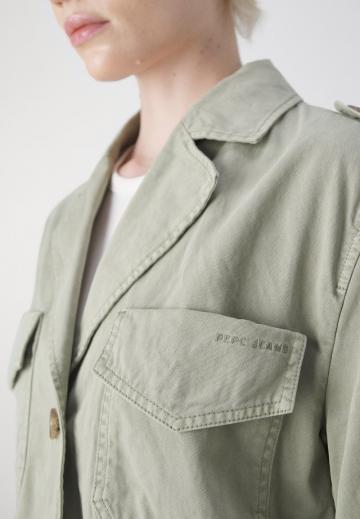 Куртка с накладнымит карманами