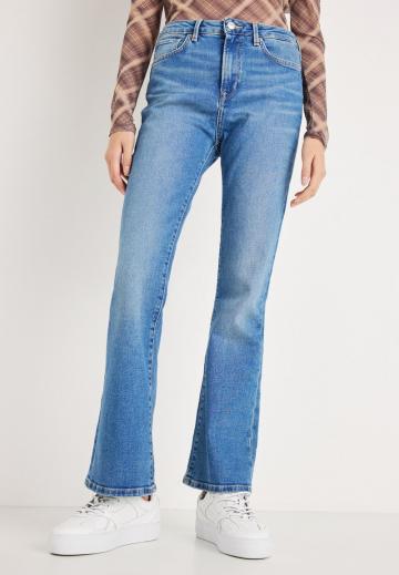 Клешеные джинсы