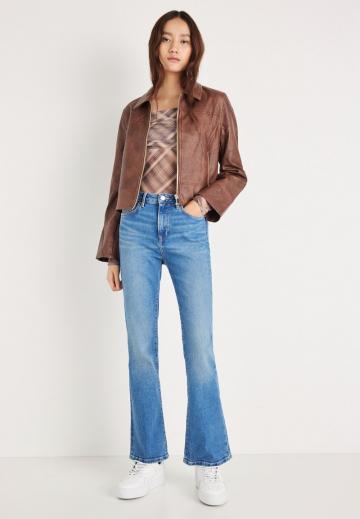 Клешеные джинсы