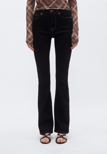Клешеные джинсы