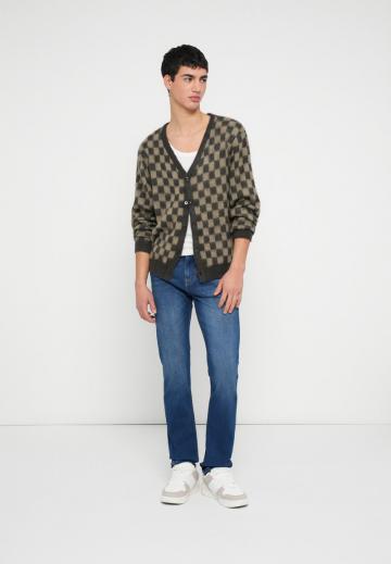 Узкие джинсы