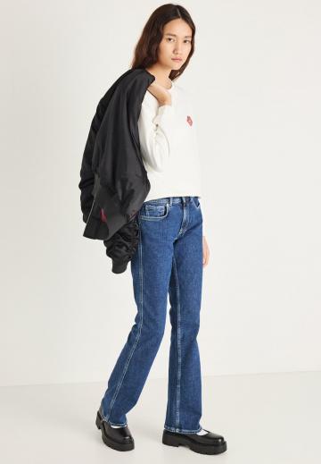 Клешеные брюки