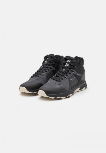 Походные ботинки