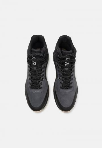 Походные ботинки