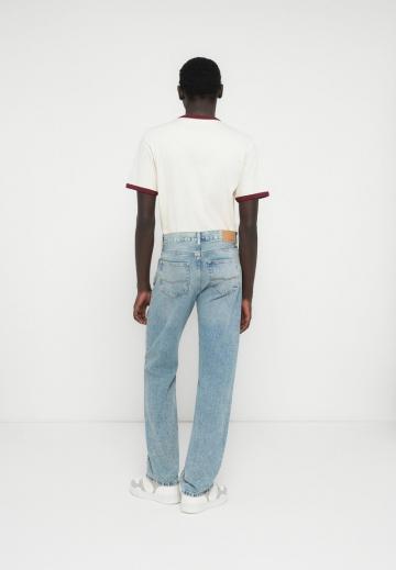 Прямые джинсы