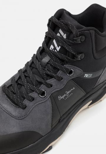 Походные ботинки