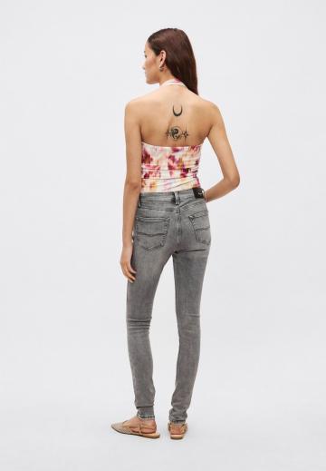 Узкие джинсы