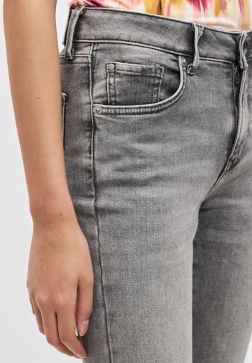 Узкие джинсы