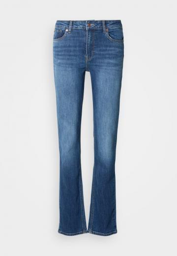 Прямые джинсы