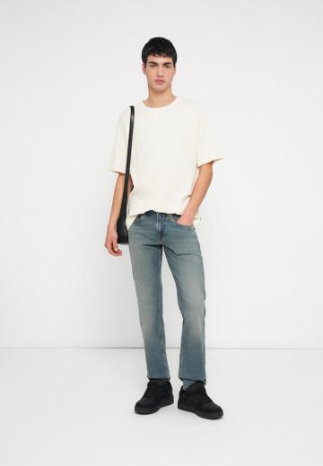 Прямые джинсы