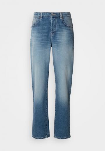 Прямые джинсы