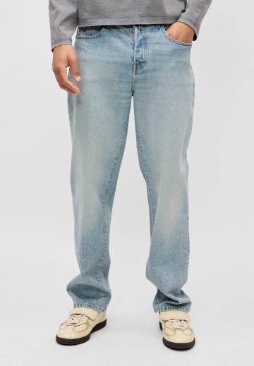 Прямые джинсы