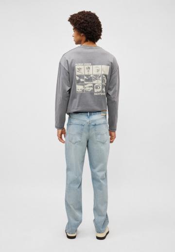 Прямые джинсы