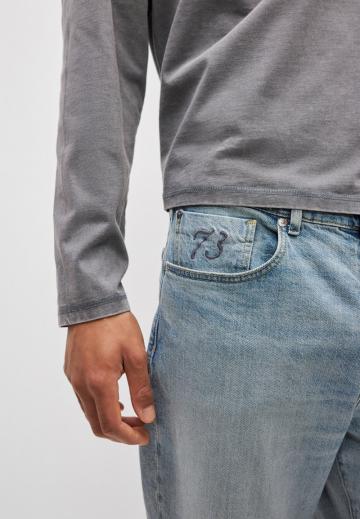 Прямые джинсы