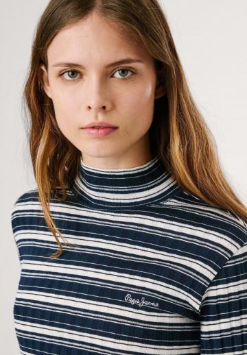 Пуловер в полоску