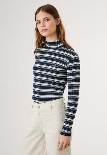 Пуловер в полоску