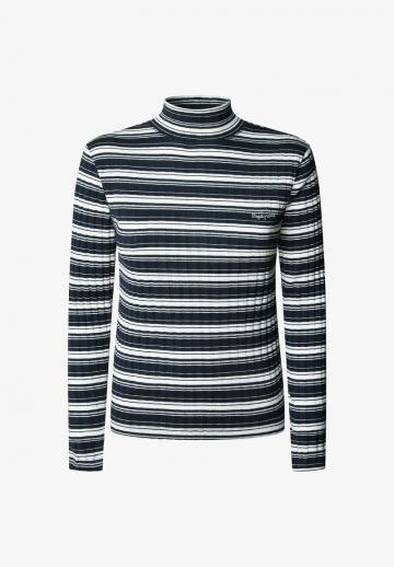 Пуловер в полоску