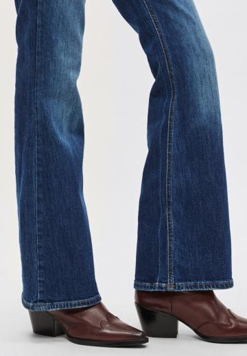Клешеные джинсы