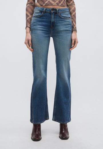 Клешеные джинсы