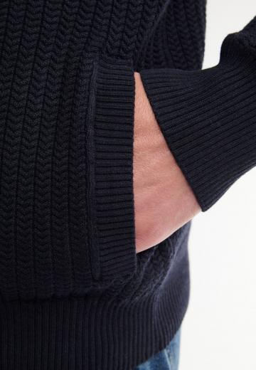 Вязаная кофта