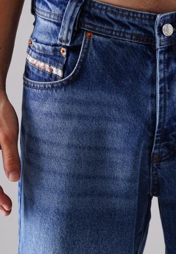 Прямые джинсы