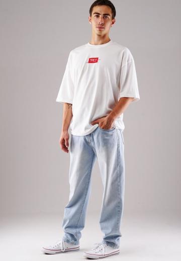 Прямые джинсы