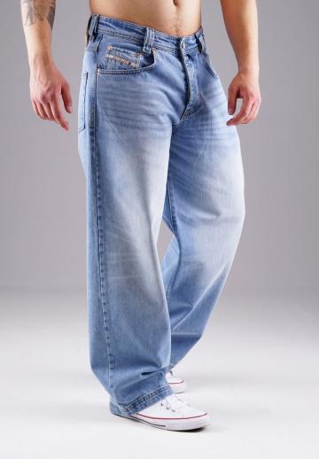Прямые джинсы