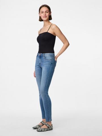 Узкие джинсы