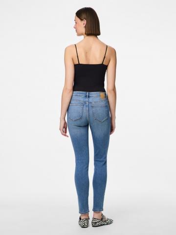 Узкие джинсы