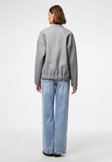 Куртка с накладнымит карманами