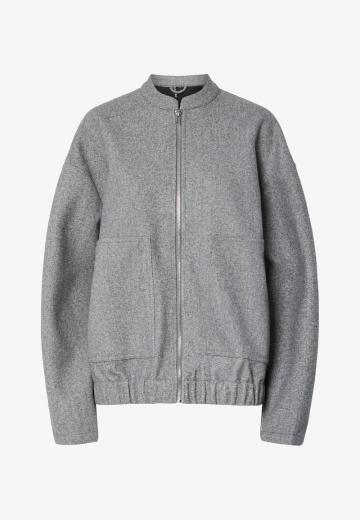 Куртка с накладнымит карманами