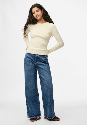 Пуловер в полоску