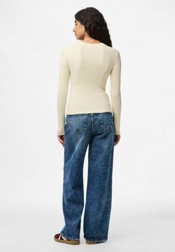 Пуловер в полоску