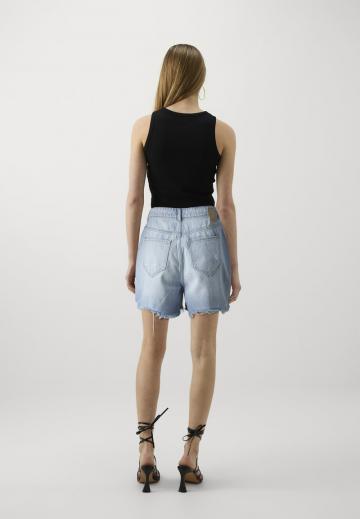 Джинсовые шорты