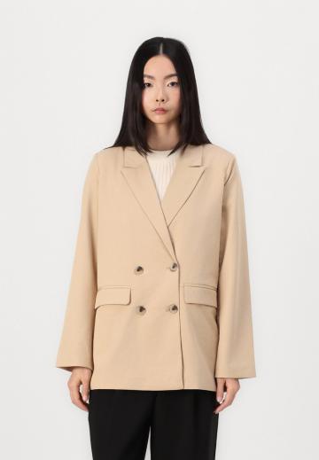 Блейзер с накладными карманами