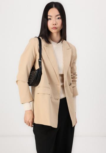 Блейзер с накладными карманами