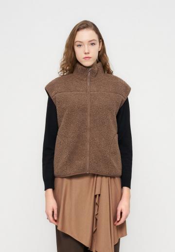 Пуховой жилет