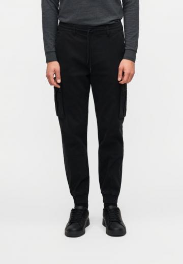 Брюки с накладными карманами