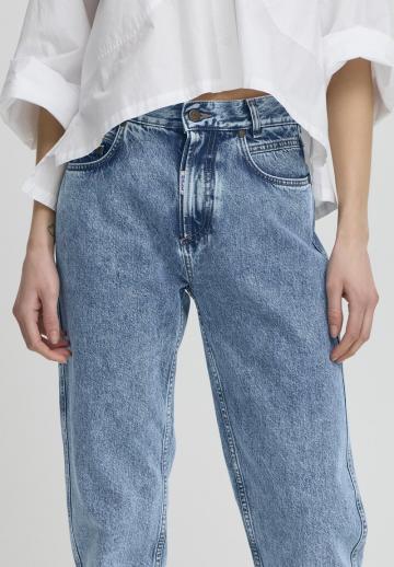 Узкие джинсы