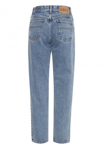 Узкие джинсы